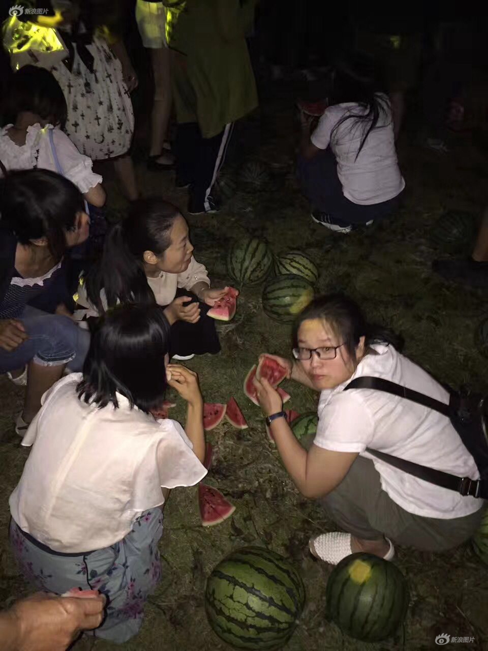 脱了她的内裤猛的进去了