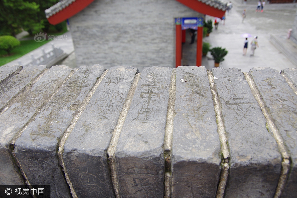 男男被粗大的尾巴堵住嘴