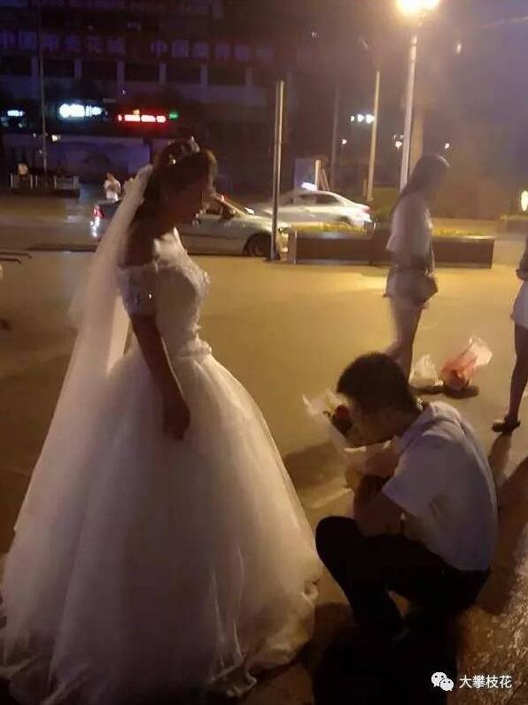 穿婚纱软件_鞠婧祎穿婚纱的照片(2)