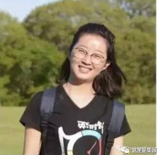 丝袜麻麻在厕所自慰