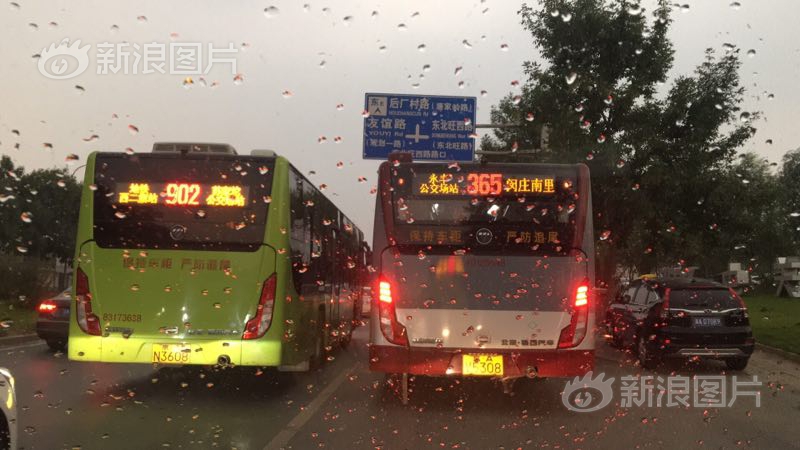 男男一起相嗟嗟嗟免费观看真人