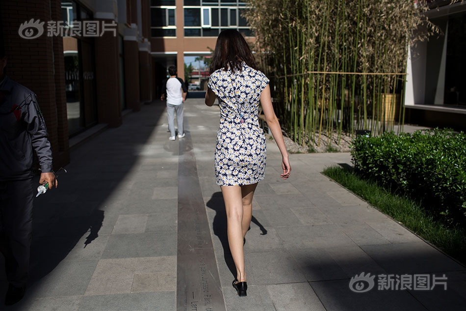 大龟慢慢挺进妈妈身体里