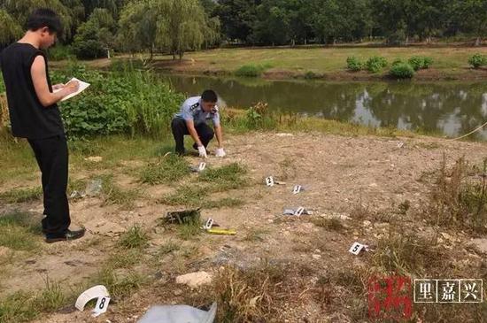 美女扒开内 给男人揉
