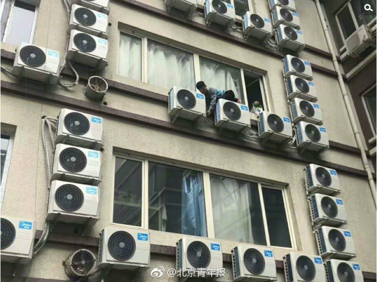 女友跪舔