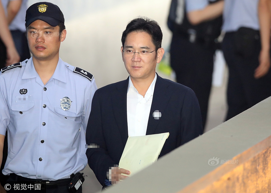 雷电将军女被  黄漫扒衣服
