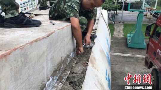 成人 色情 自拍