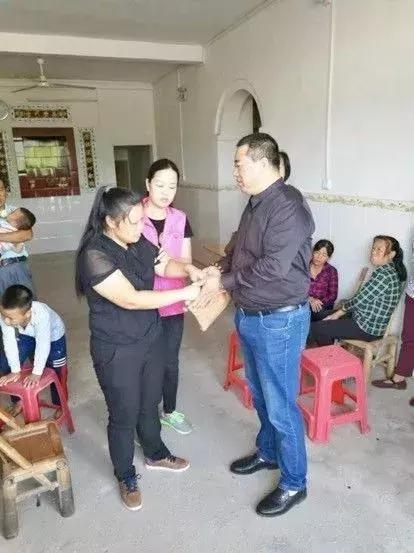 毛多水多丰满女人A片