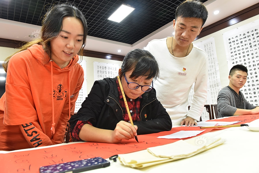 免费黄色三级片