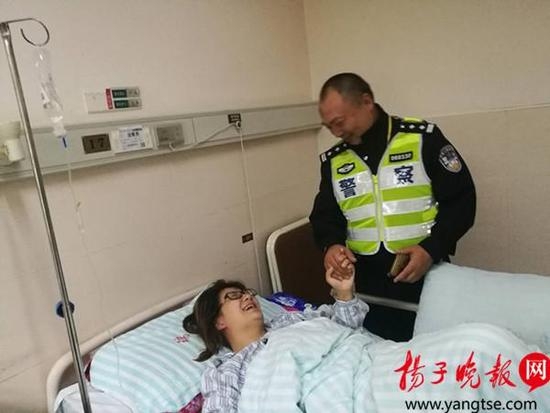 白丝可莉 扒腿爽出白色液体