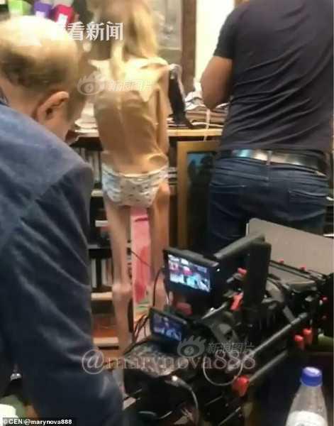 停电了被男同桌狂揉我奶胸
