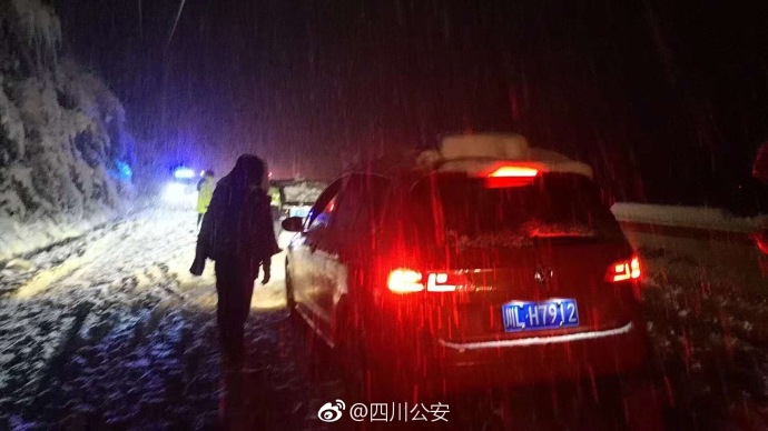 白丝女仆被  免费网站