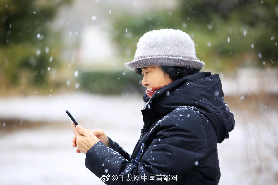 男生的坤坤插进女生的坤坤