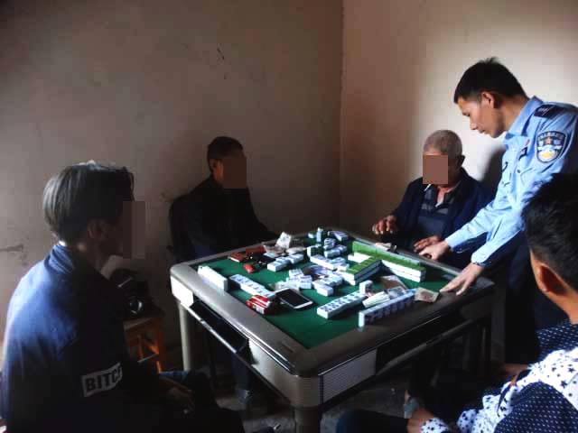 女人扒开 给男生摸 时拉了