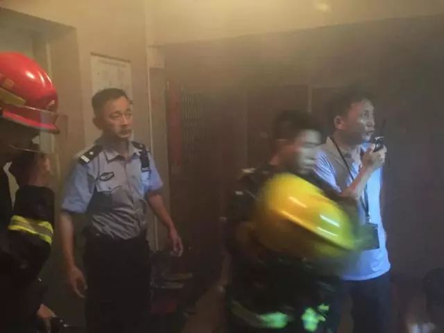 俄罗斯老妇性猛交