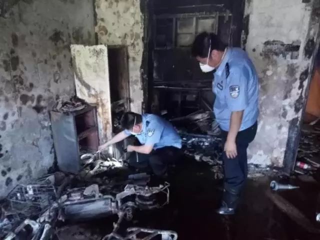 女仆 惩罚 拍击 打屁股