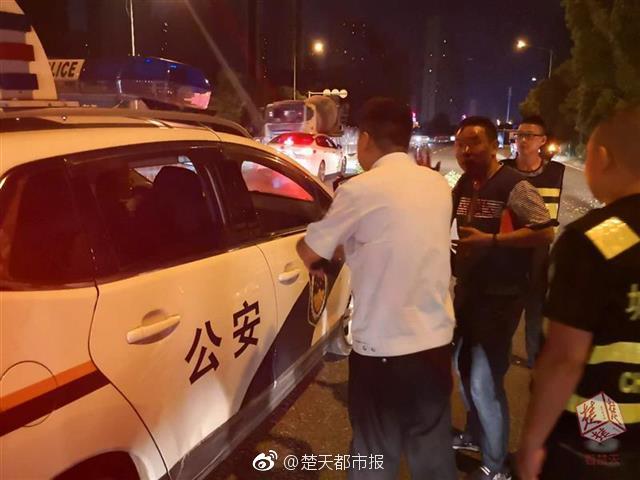 被男人吃奶跟添高潮了60分钟