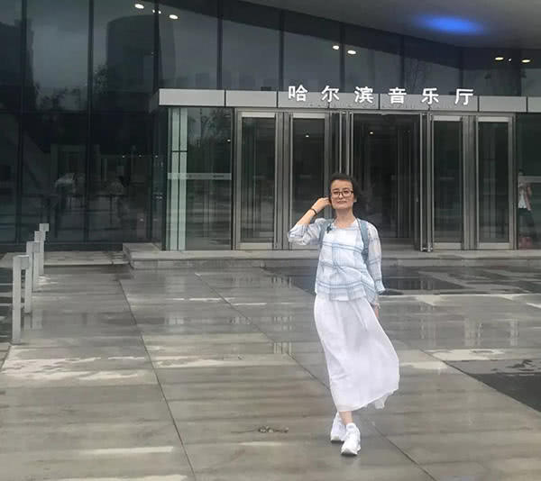 白洁被五个人玩一夜