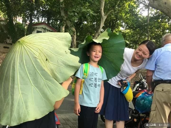 體育生最後兩根雞巴同時擼