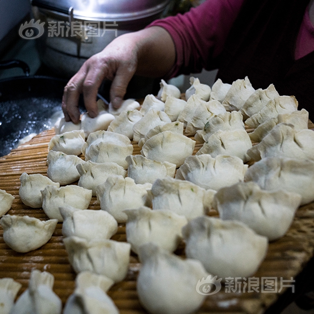 少妇被黑人到高潮喷出白浆武则天