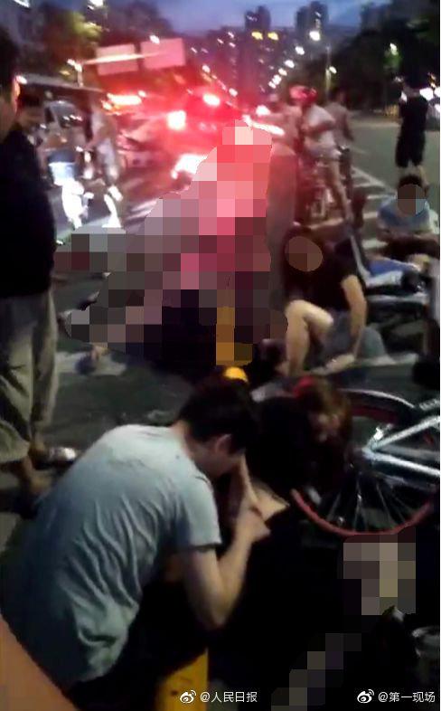 两女互摸自慰爽到呻吟