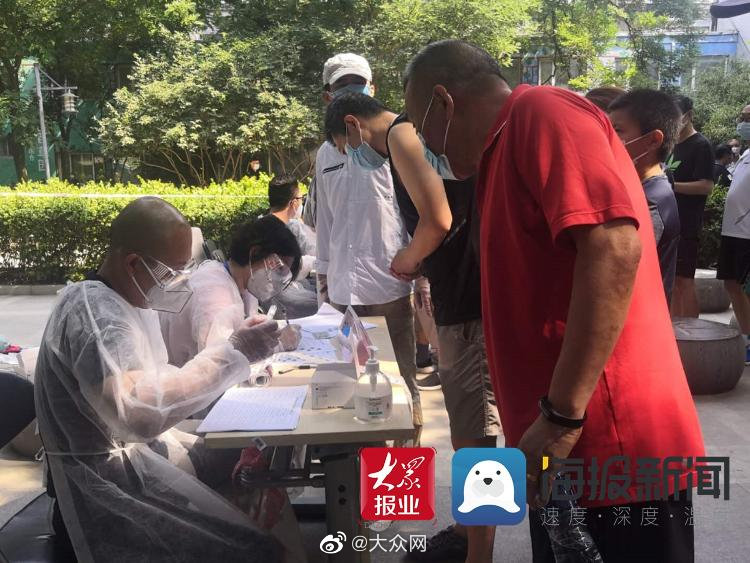 美女露出 让客人玩
