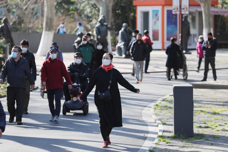 乐佳人口罩_戴口罩的卡通图片(2)