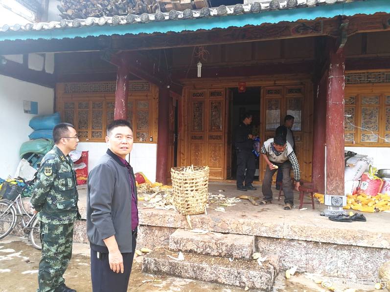 与亲女洗澡时伦了2次