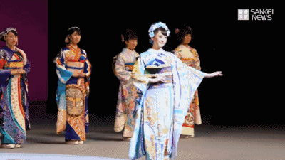 美女扒精光秘 图片