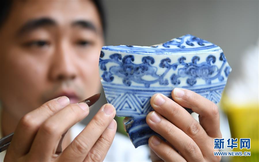 男同在公交车上激情打飞机