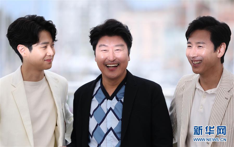 两男一女3p太爽了