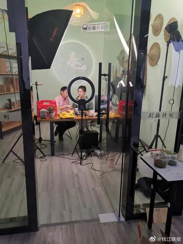 我和岳M愉情Xxxxwww