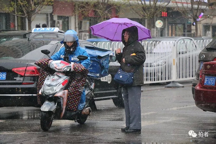 美女吃奶头网站