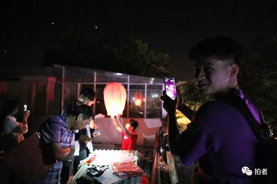 女人扒开 男生摸