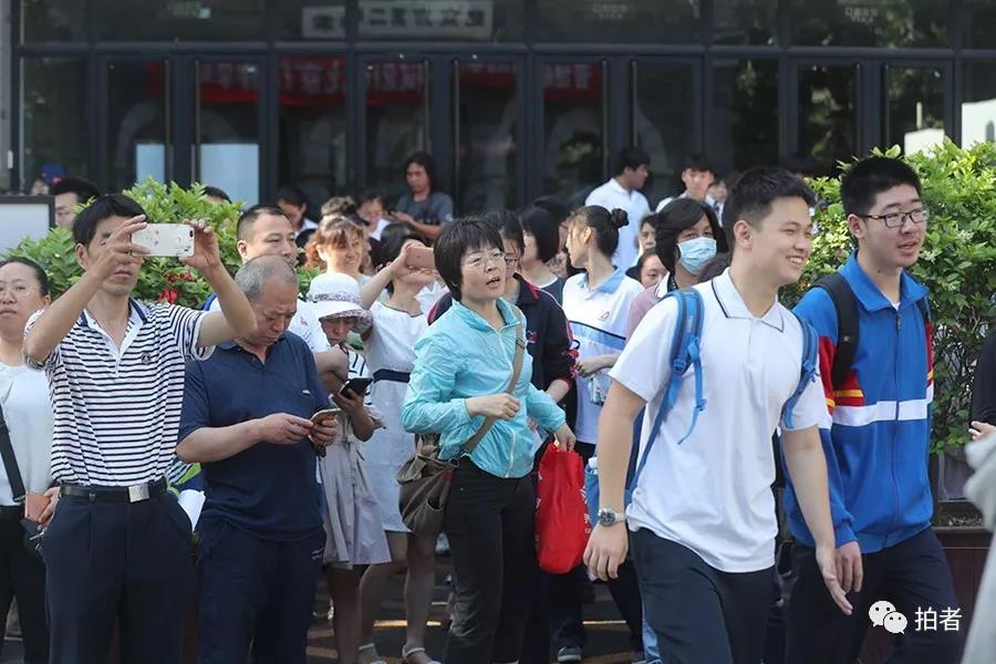 男生扒开 伸进