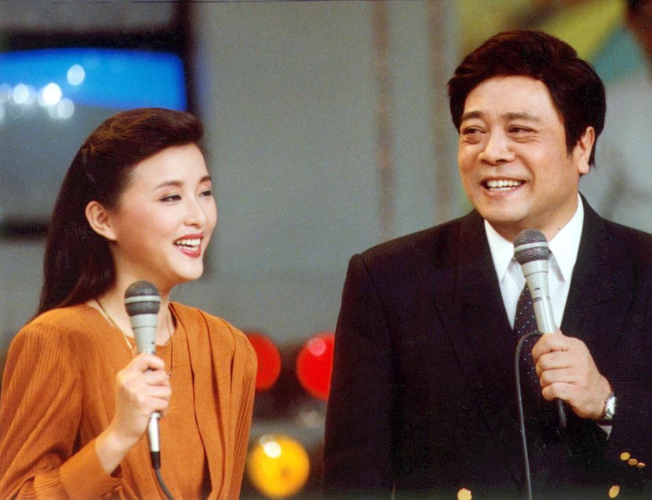 美女扣逼