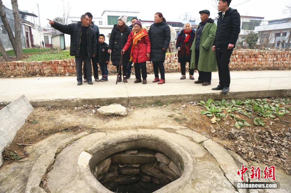 两个男的大jiji摸硬了