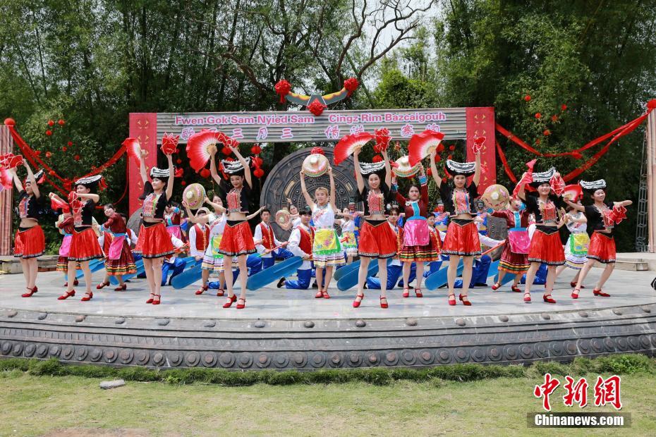她在丈夫面前被耍