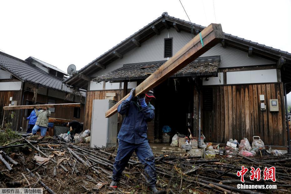 甘雨被盗宝团抓住挤扔的视频
