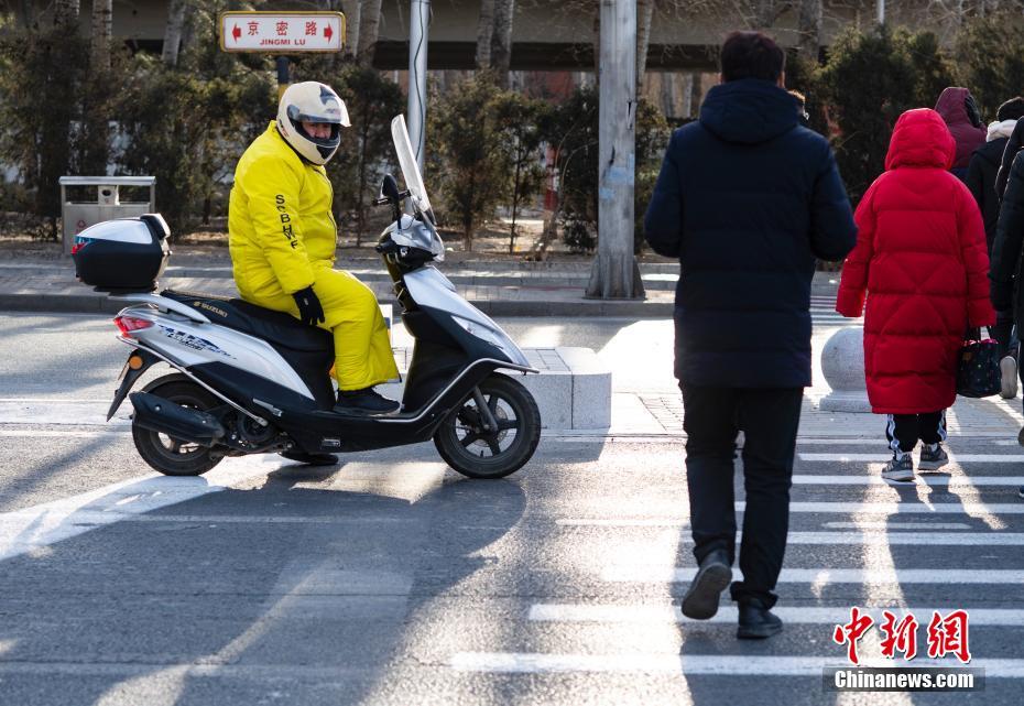 男男被粗大的尾巴堵住嘴