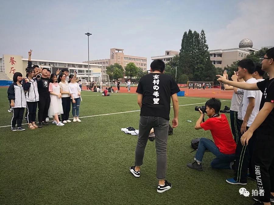 他扒开我内裤强吻尿口吃乳液