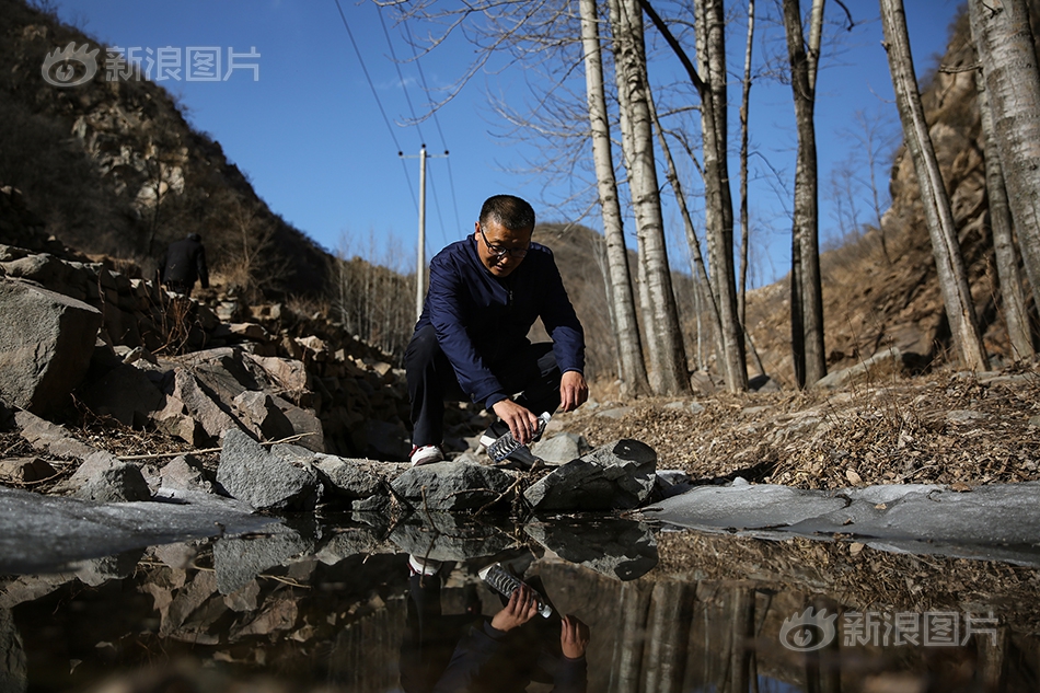 传统文化与先进科技融于方寸之间——观“印记北京中轴线”大众篆刻作品展