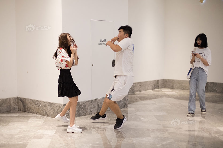 班长露出 强行被男生揉