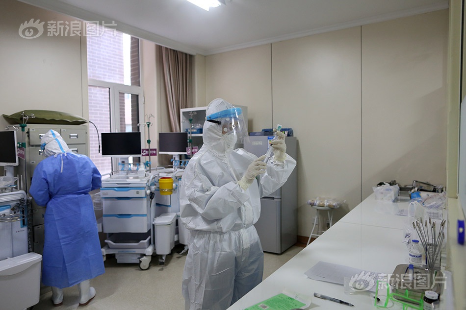 男女吃奶揉捏胸激烈无遮挡A片