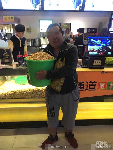 《禁止的爱浴室吃奶无删》