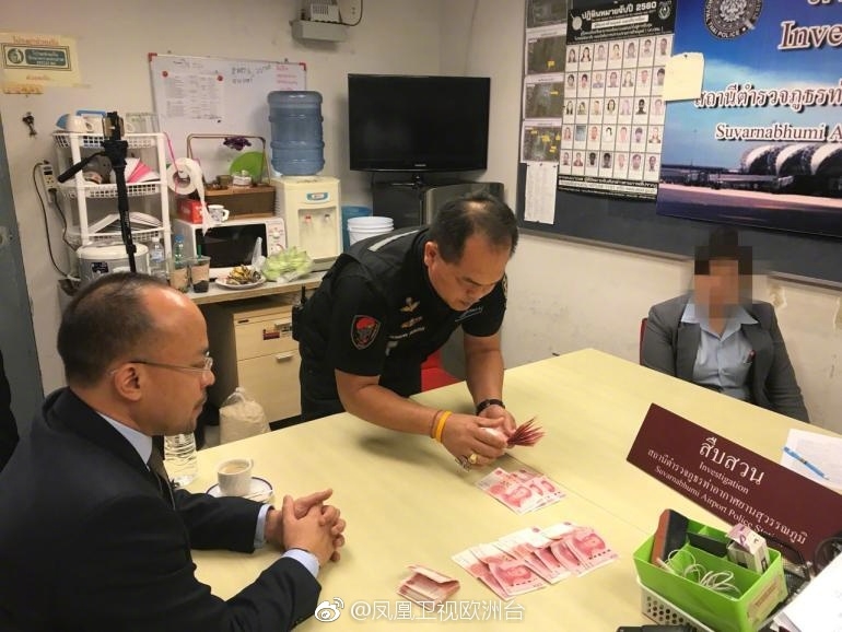 公车掀起老师裙子进入在