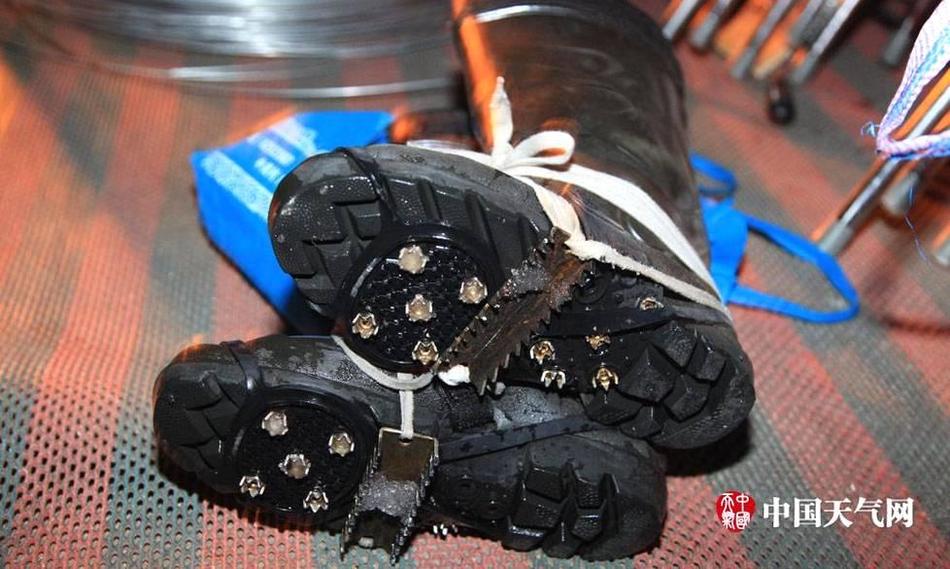 装睡故意把腿张开给公