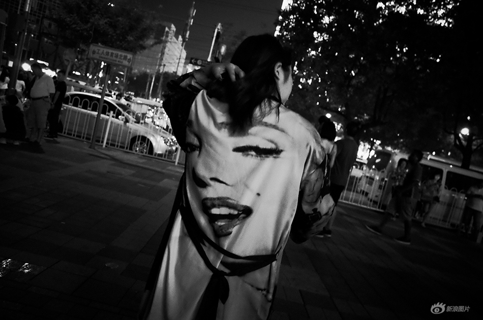 三男玩一女三A片
