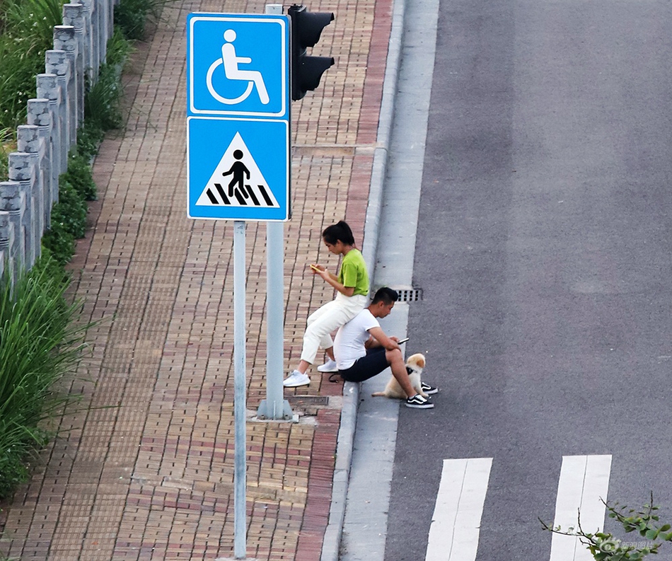 在线 成人 片