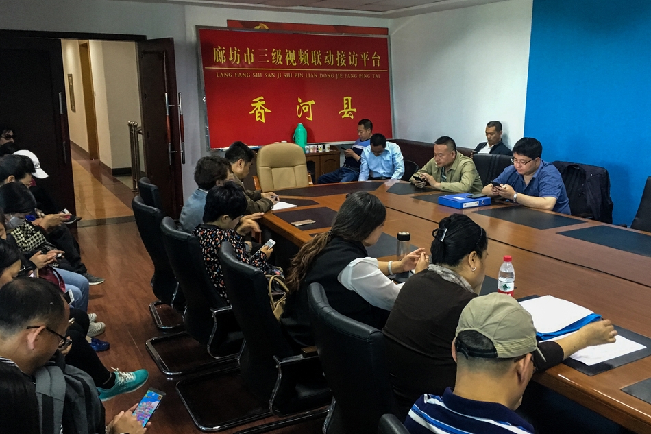 厨房脱岳裙子在后面挺进剧情介绍