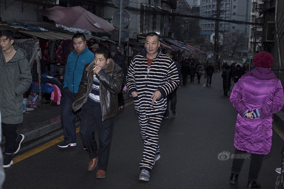 奶大的女人弄着舒服